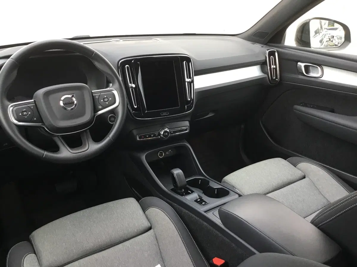 Volvo XC40 usata a Napoli (16)