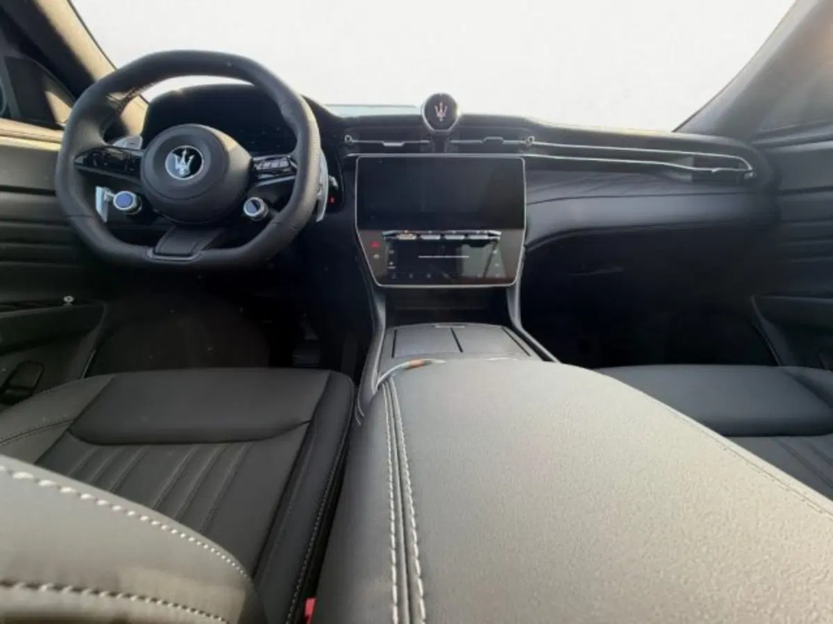 Maserati Grecale nuova a Udine (10)