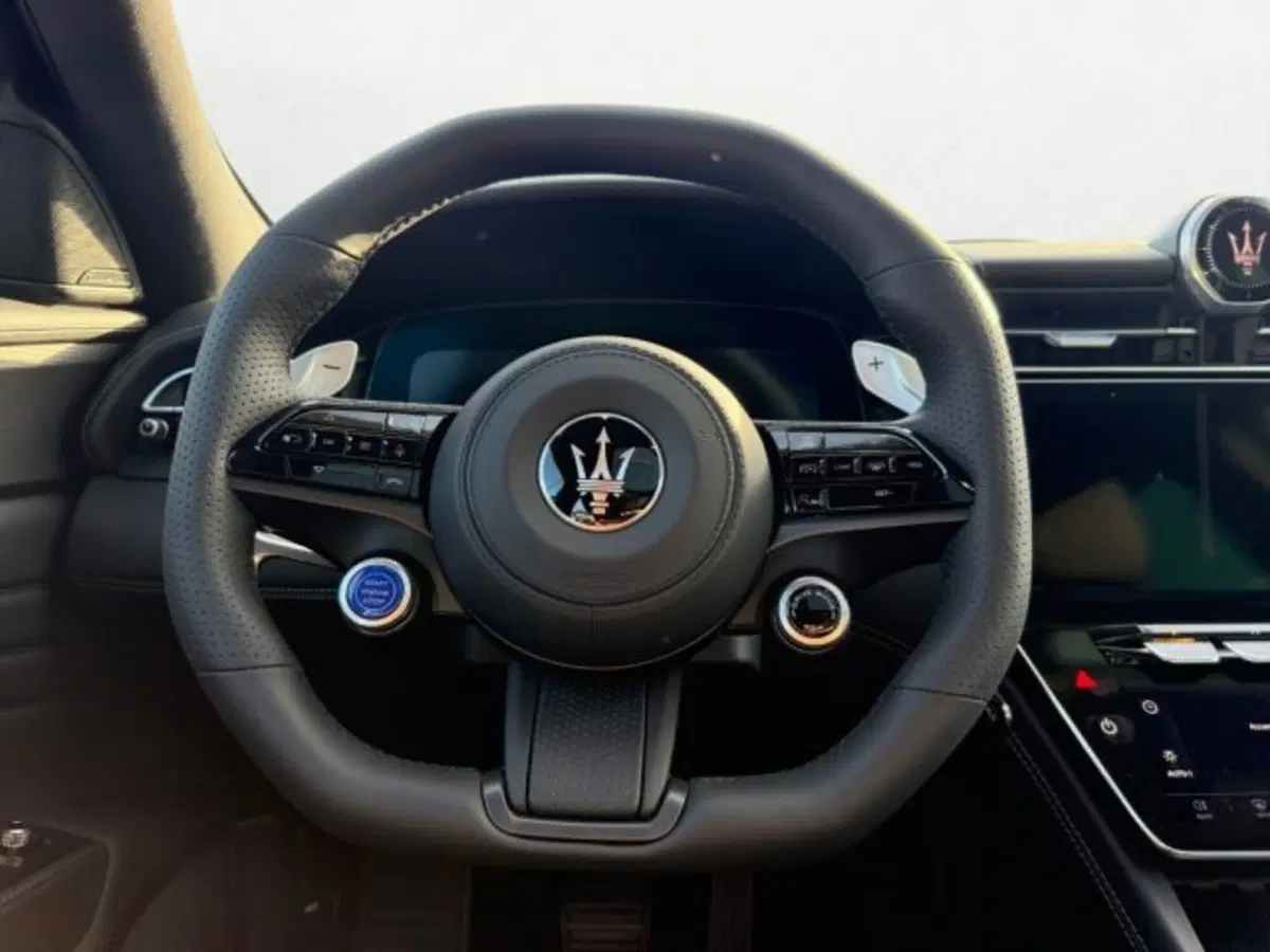 Maserati Grecale nuova a Udine (12)
