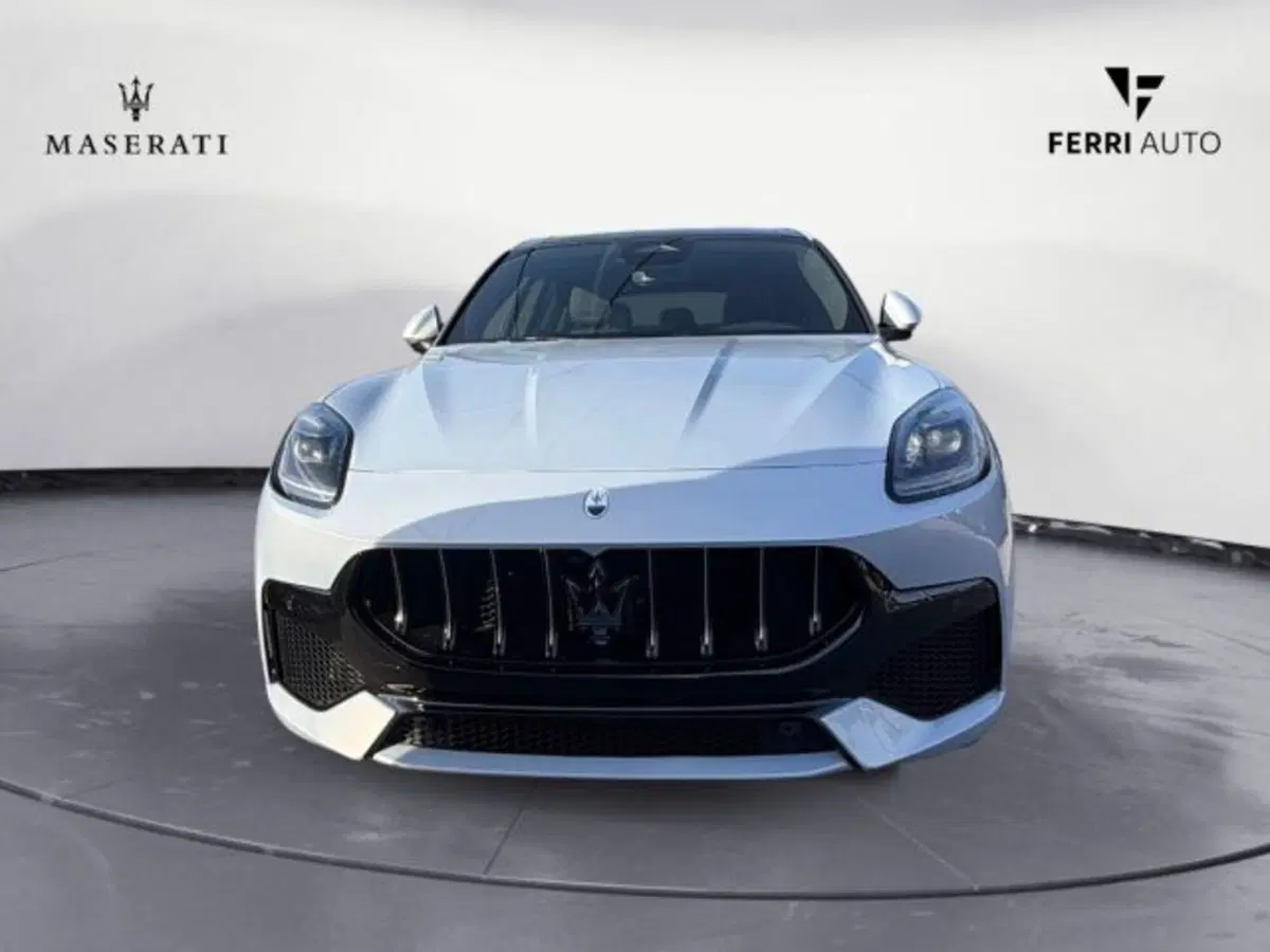 Maserati Grecale nuova a Udine (3)