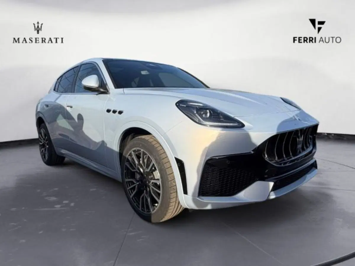 Maserati Grecale nuova a Udine (4)