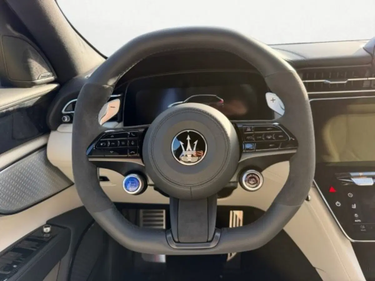 Maserati Grecale nuova a Udine (11)