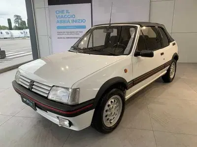 Peugeot 205 Cabrio cat Cabriolet CTI del 1993 usata a Venezia