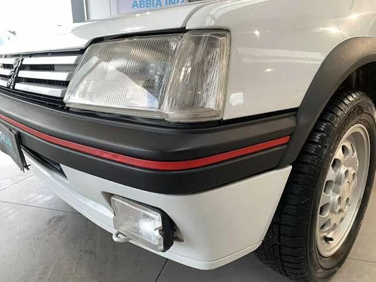 Peugeot 205 Cabrio usata a Venezia (10)