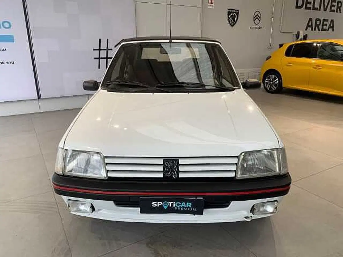 Peugeot 205 Cabrio usata a Venezia (2)
