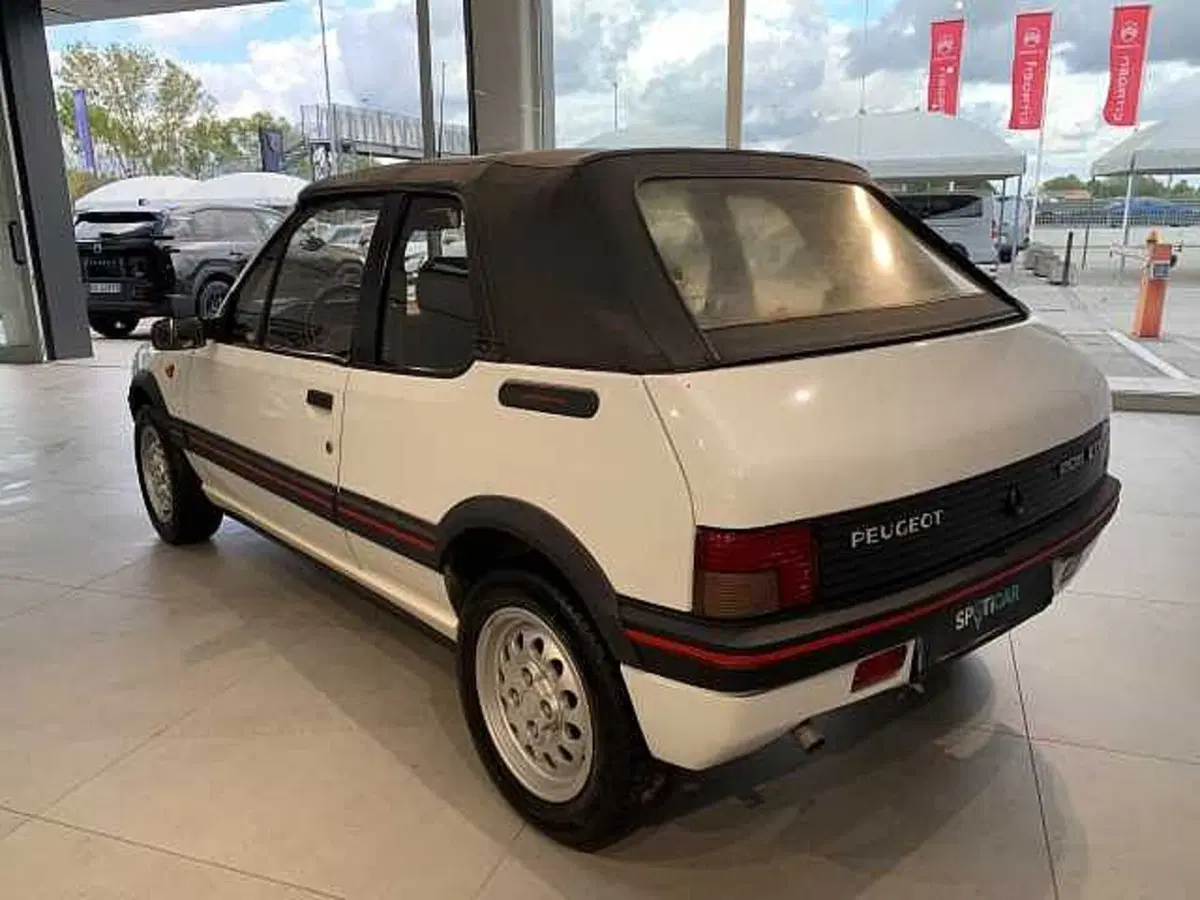 Peugeot 205 Cabrio usata a Venezia (5)