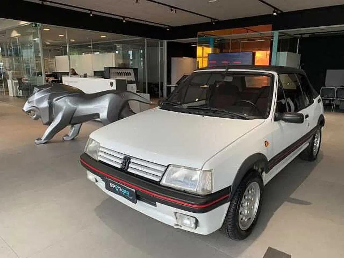 Peugeot 205 Cabrio usata a Venezia (9)