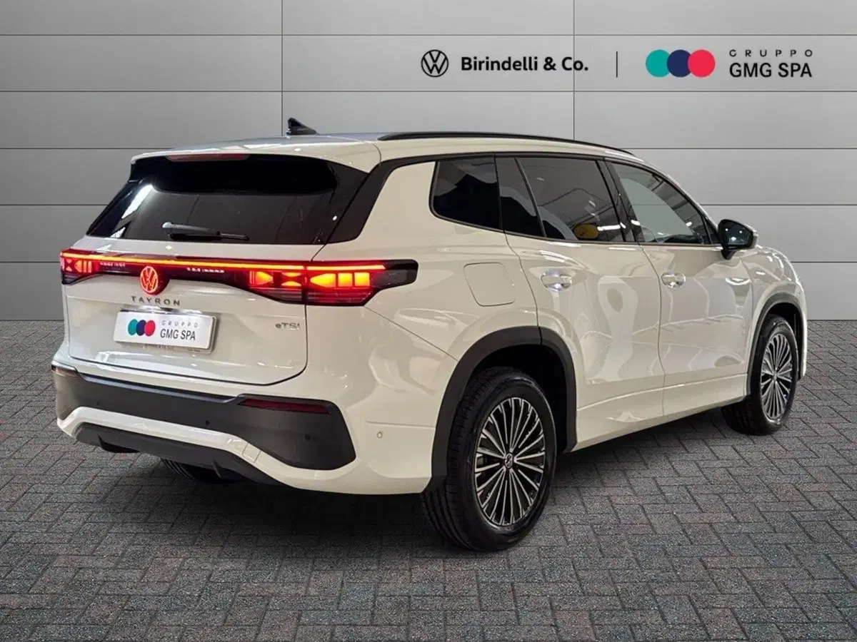 Volkswagen Tayron nuova a Firenze (3)