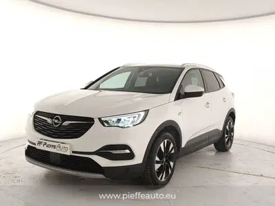 Opel Grandland X 1.5 diesel Ecotec Start&Stop Elegance del 2020 usata a Grottammare