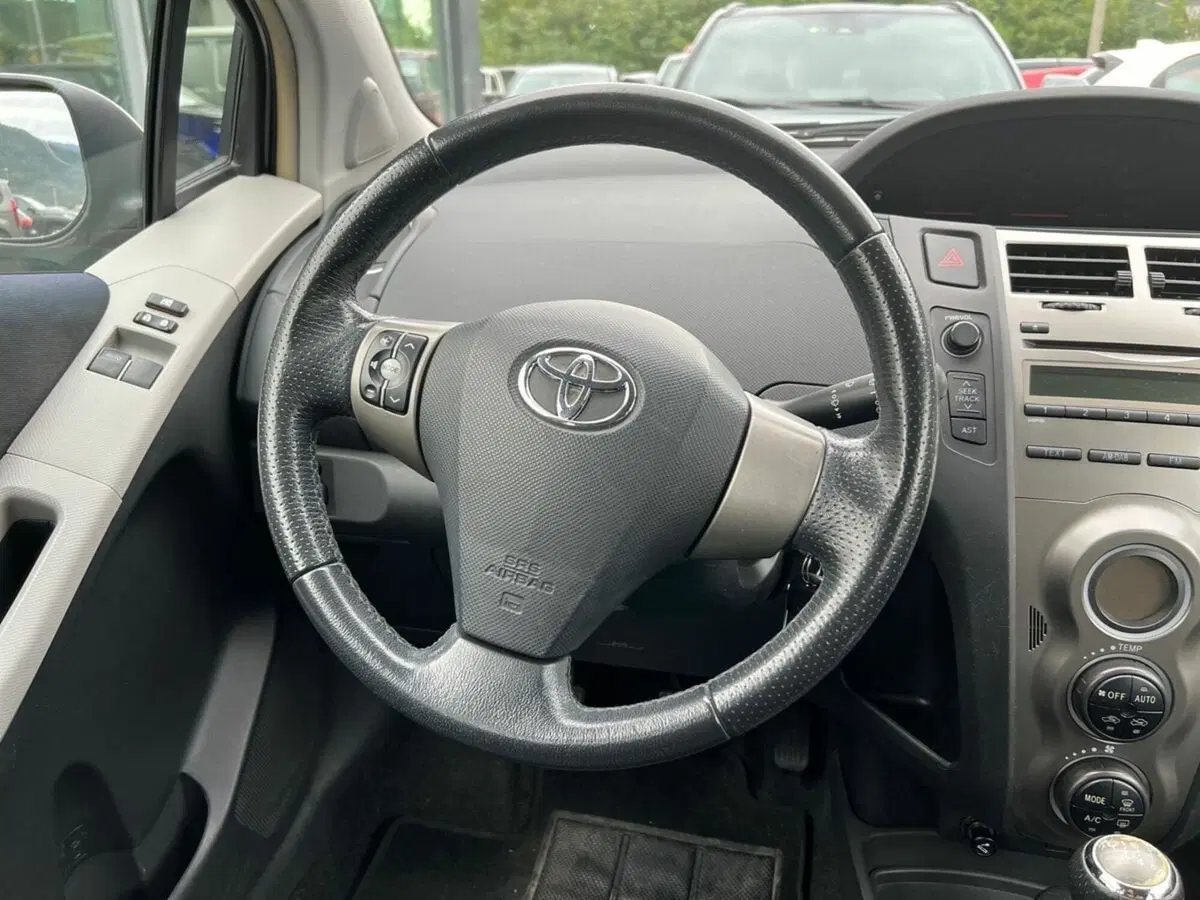 Toyota Yaris usata a Sondrio (14)
