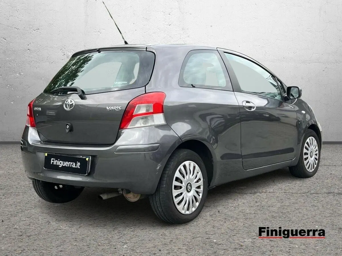 Toyota Yaris usata a Sondrio (4)
