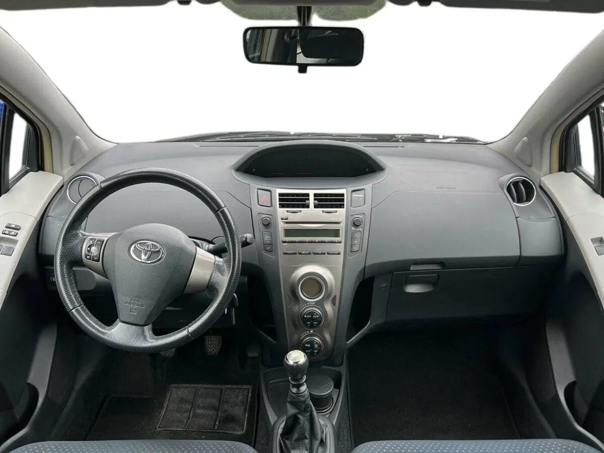 Toyota Yaris usata a Sondrio (8)