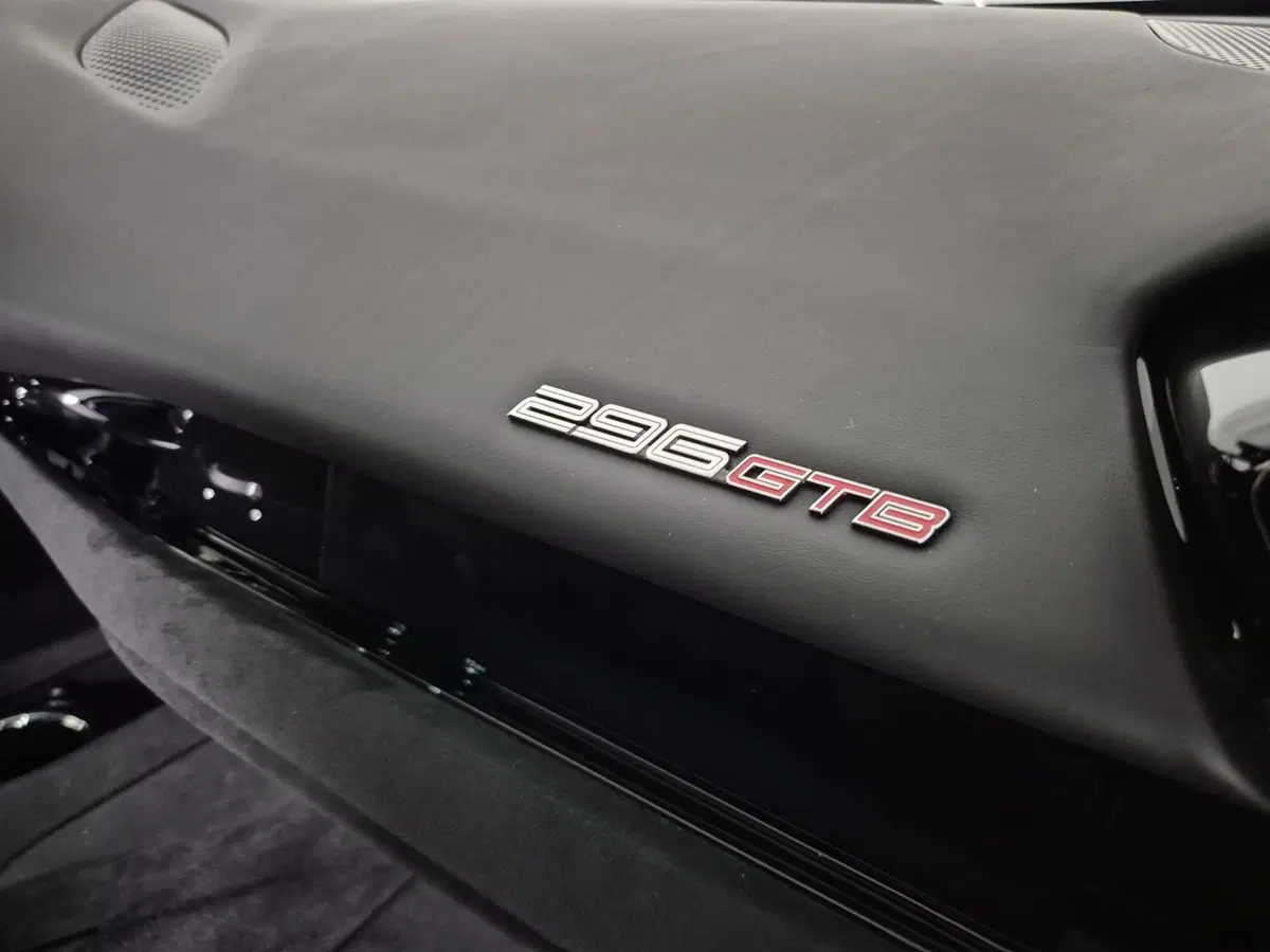 Ferrari 296 Coupé usata a Torino (18)