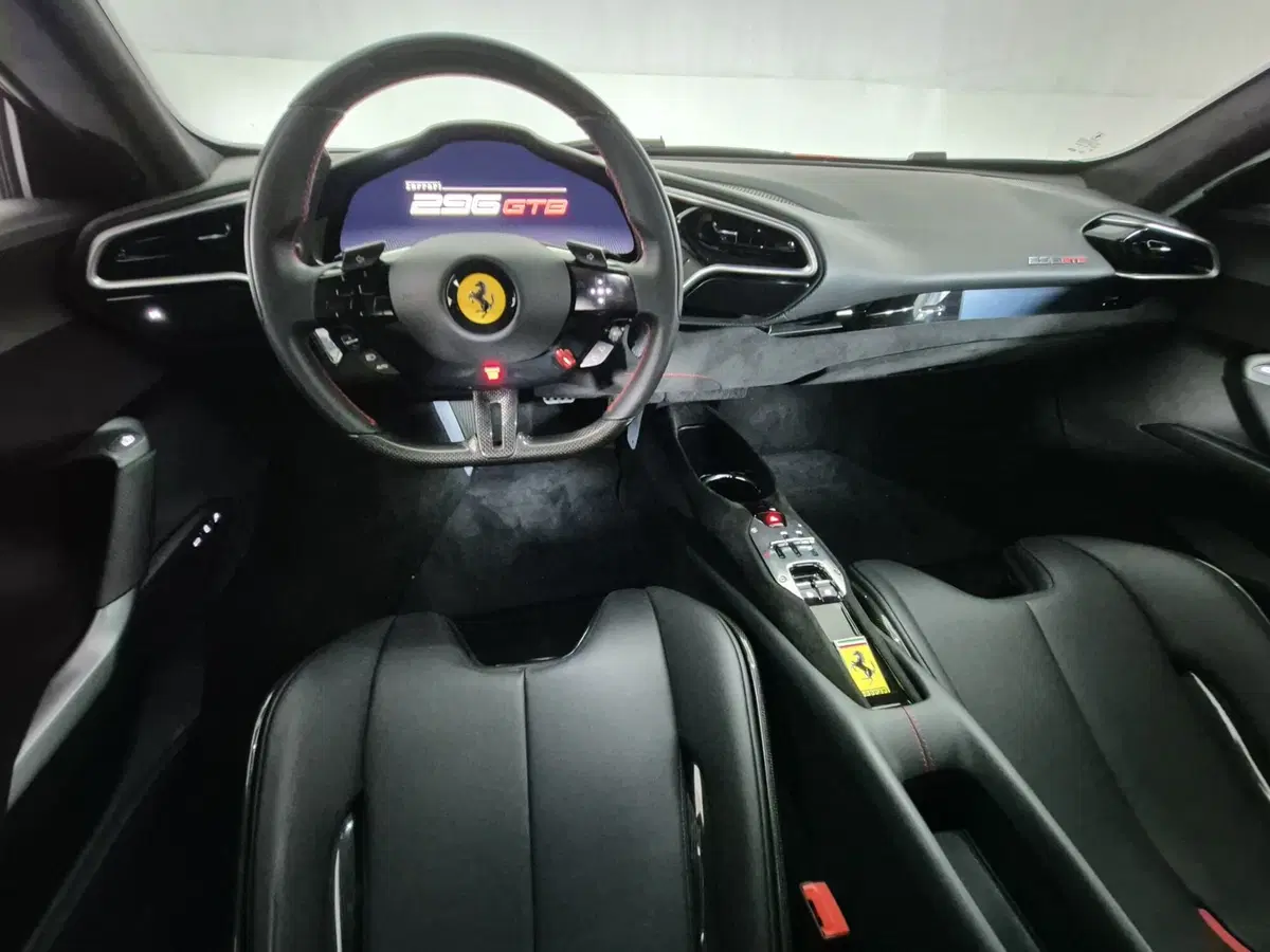 Ferrari 296 Coupé usata a Torino (7)