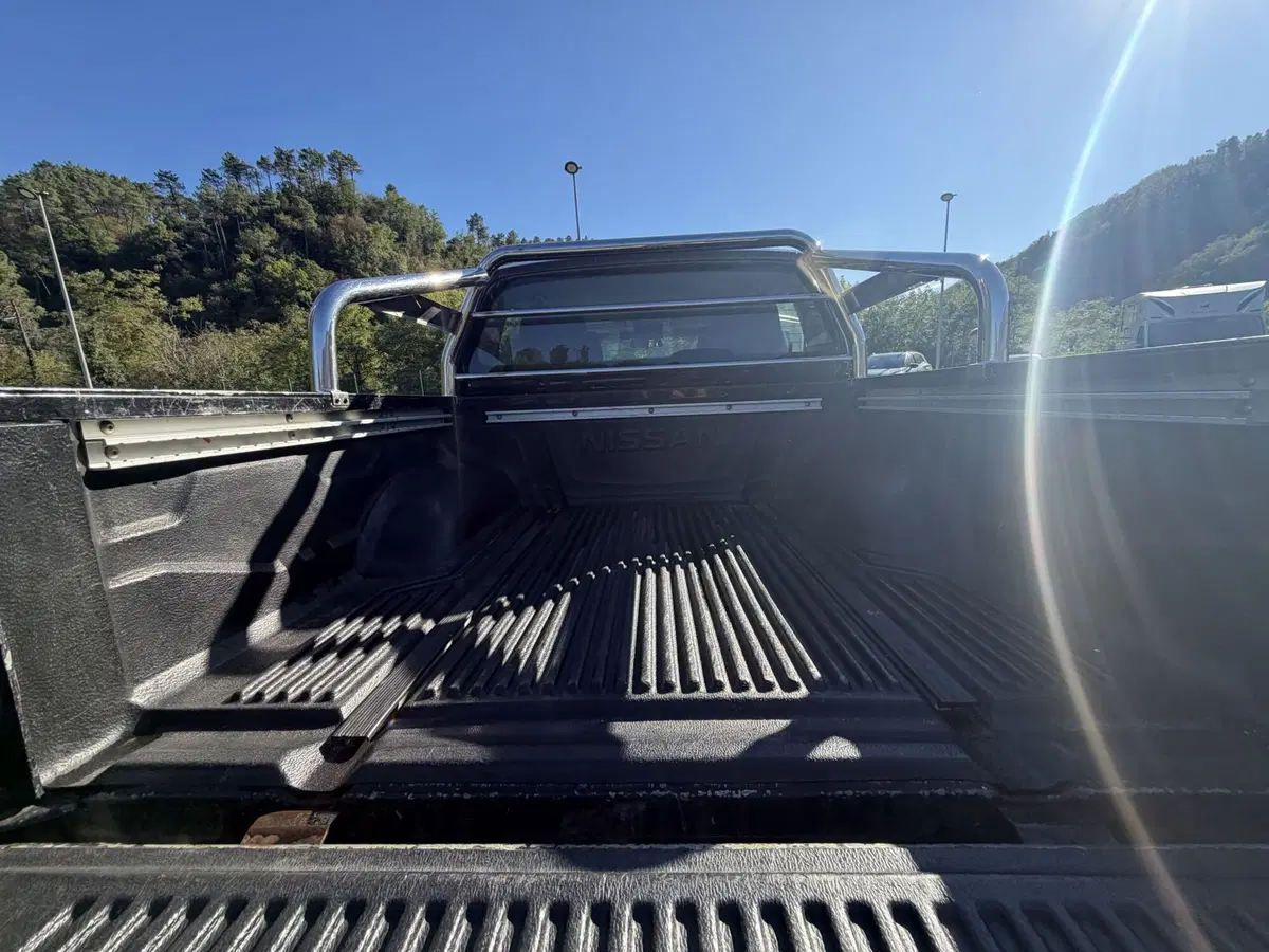 Nissan Navara usata a La Spezia (8)