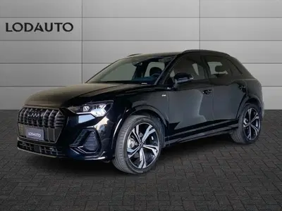 Audi Q3 35 2.0 tdi Identity Black s-tronic del 2024 usata a Bergamo