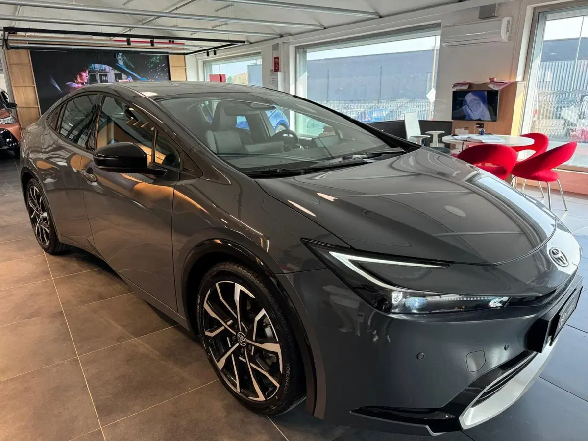 Toyota Prius nuova a Modena (4)