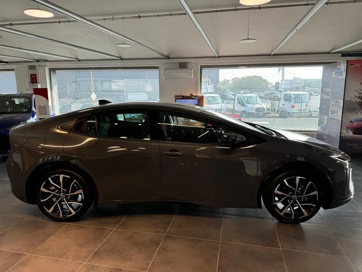 Toyota Prius nuova a Modena (5)