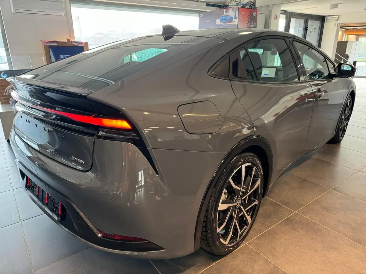 Toyota Prius nuova a Modena (6)
