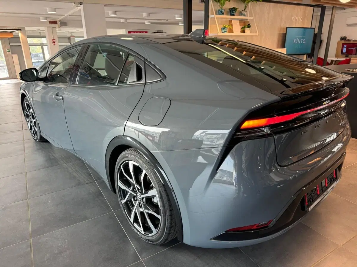 Toyota Prius nuova a Modena (8)