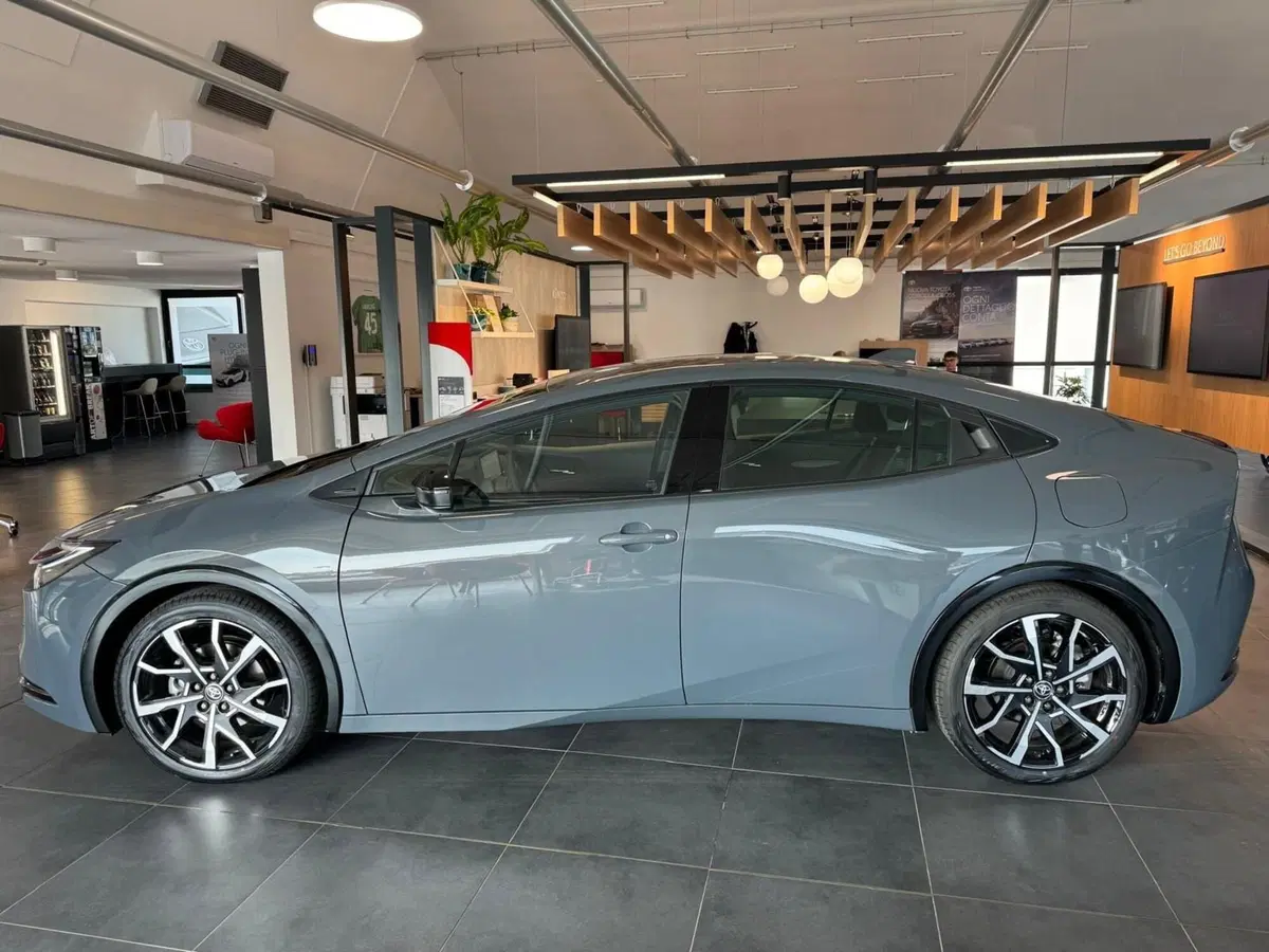 Toyota Prius nuova a Modena (9)