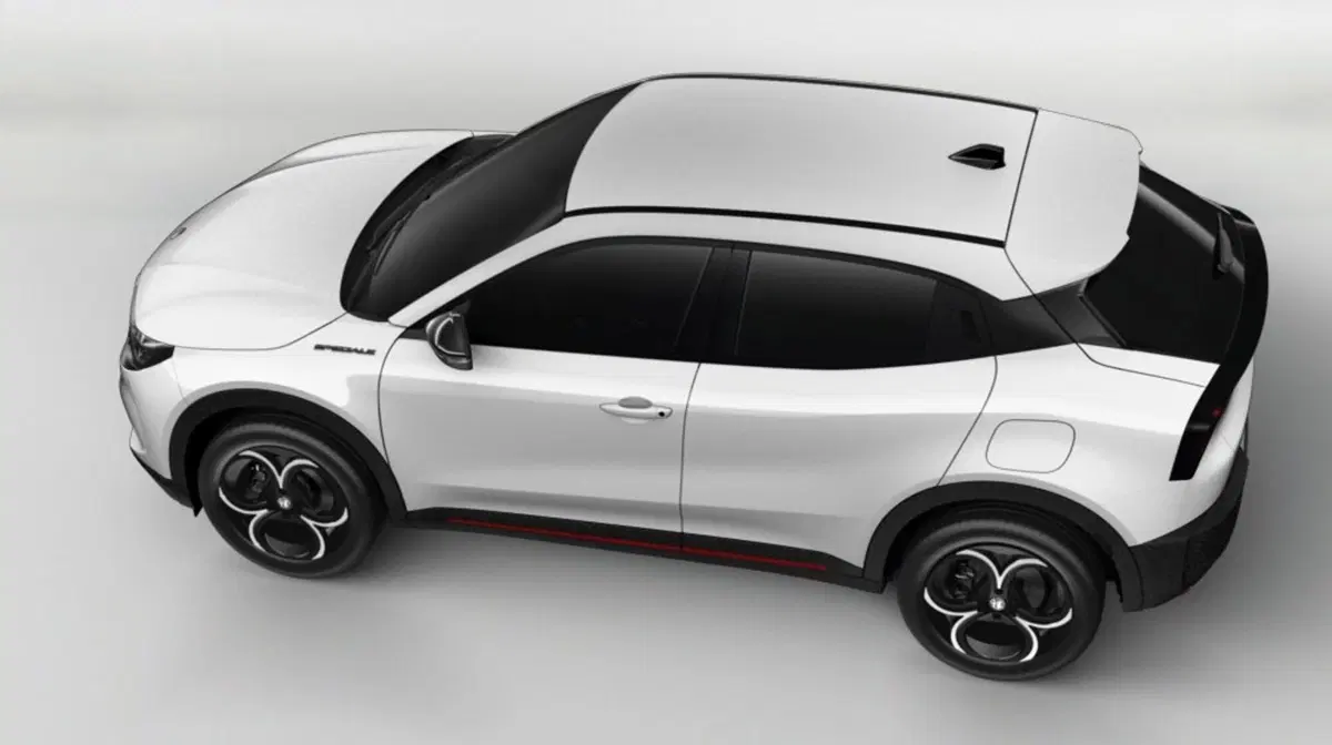 Alfa Romeo Junior nuova a Livorno (2)