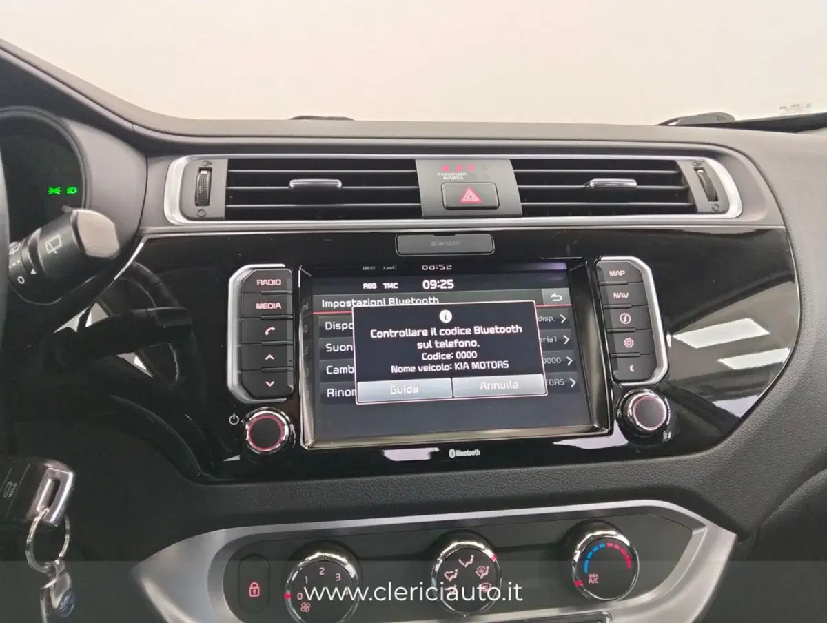 Kia Rio usata a Como (13)