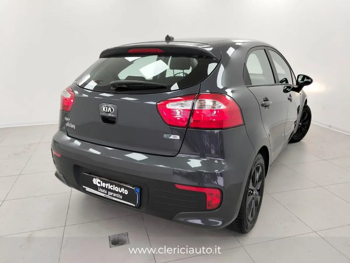 Kia Rio usata a Como (2)