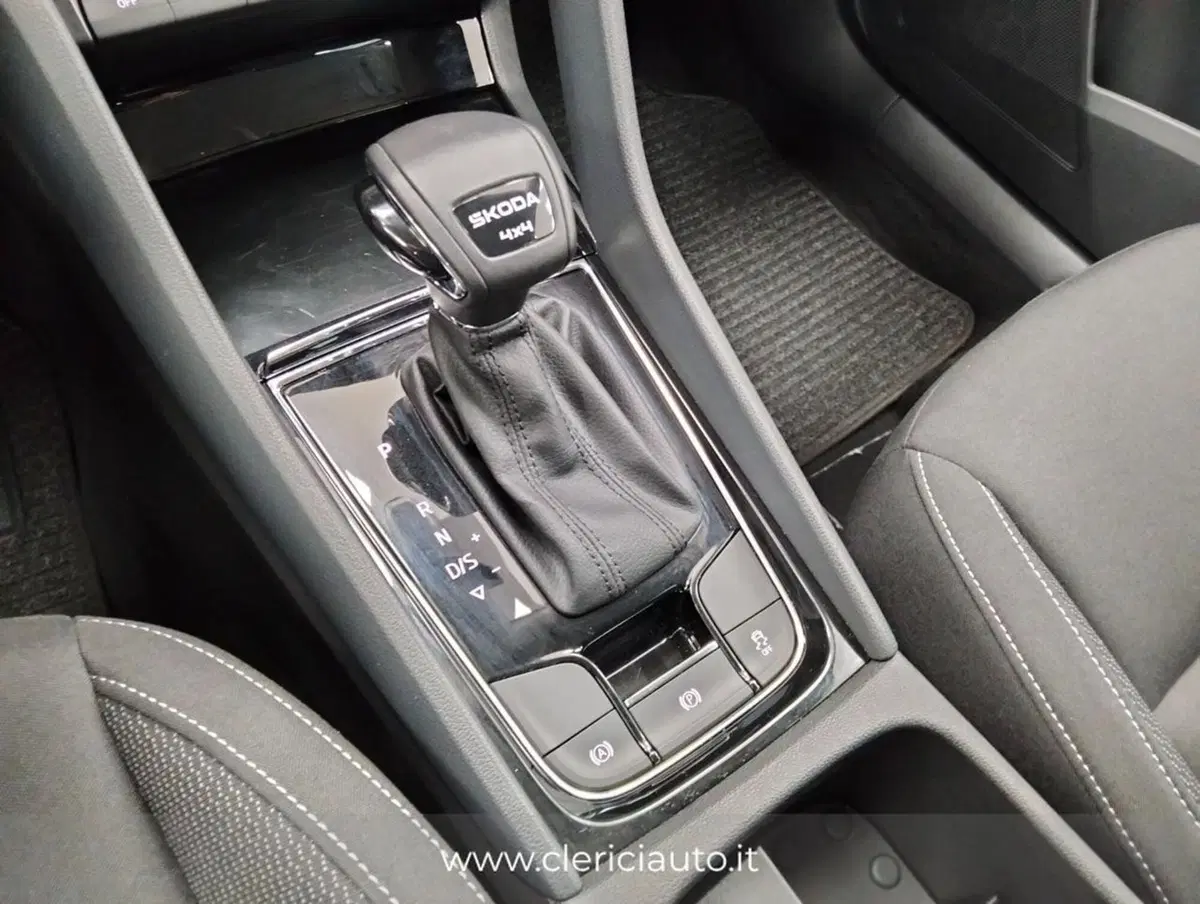 Skoda Karoq usata a Como (17)
