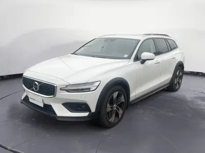 Volvo V60 Cross Country D4 Pro del 2020 usata a Como