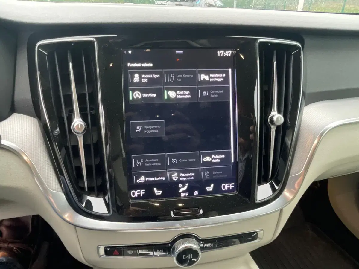 Volvo V60 Cross Country usata a Como (14)