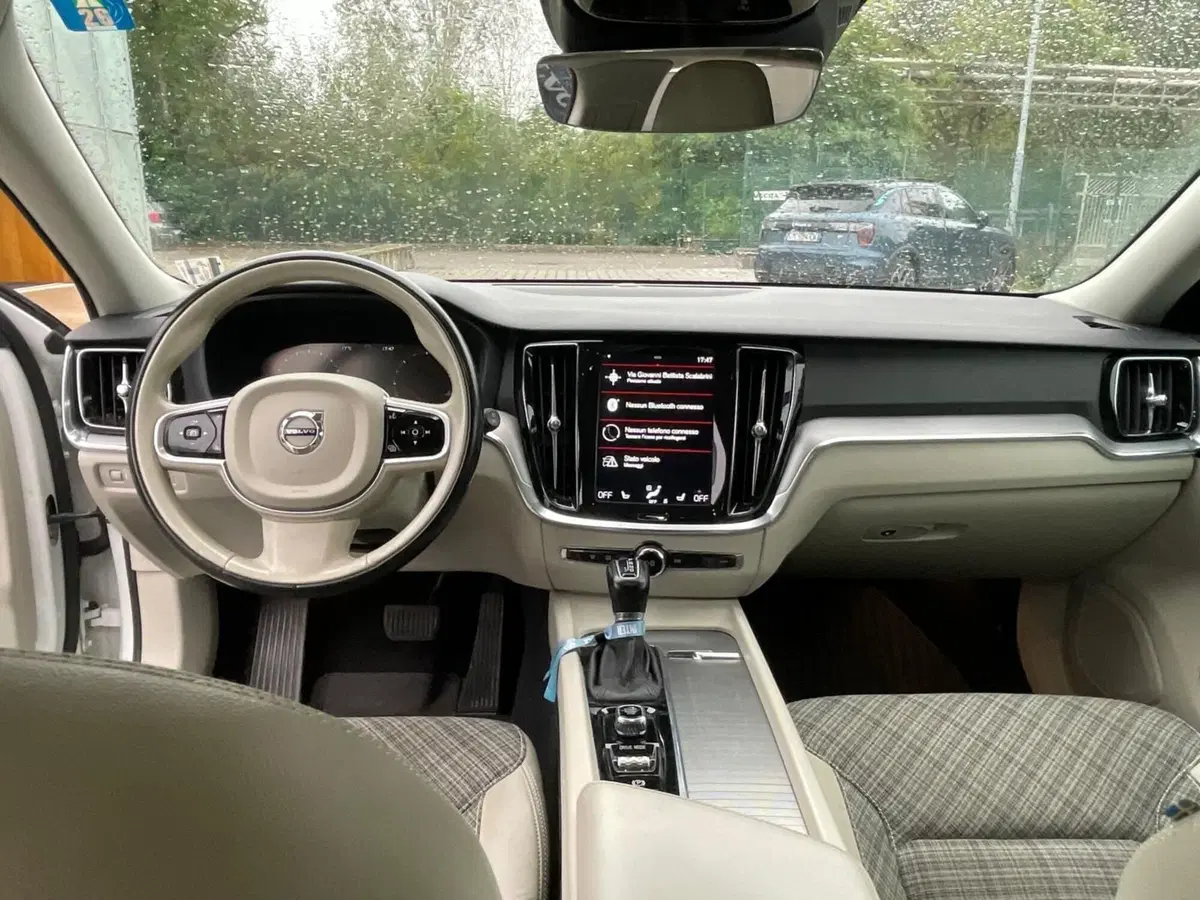 Volvo V60 Cross Country usata a Como (7)