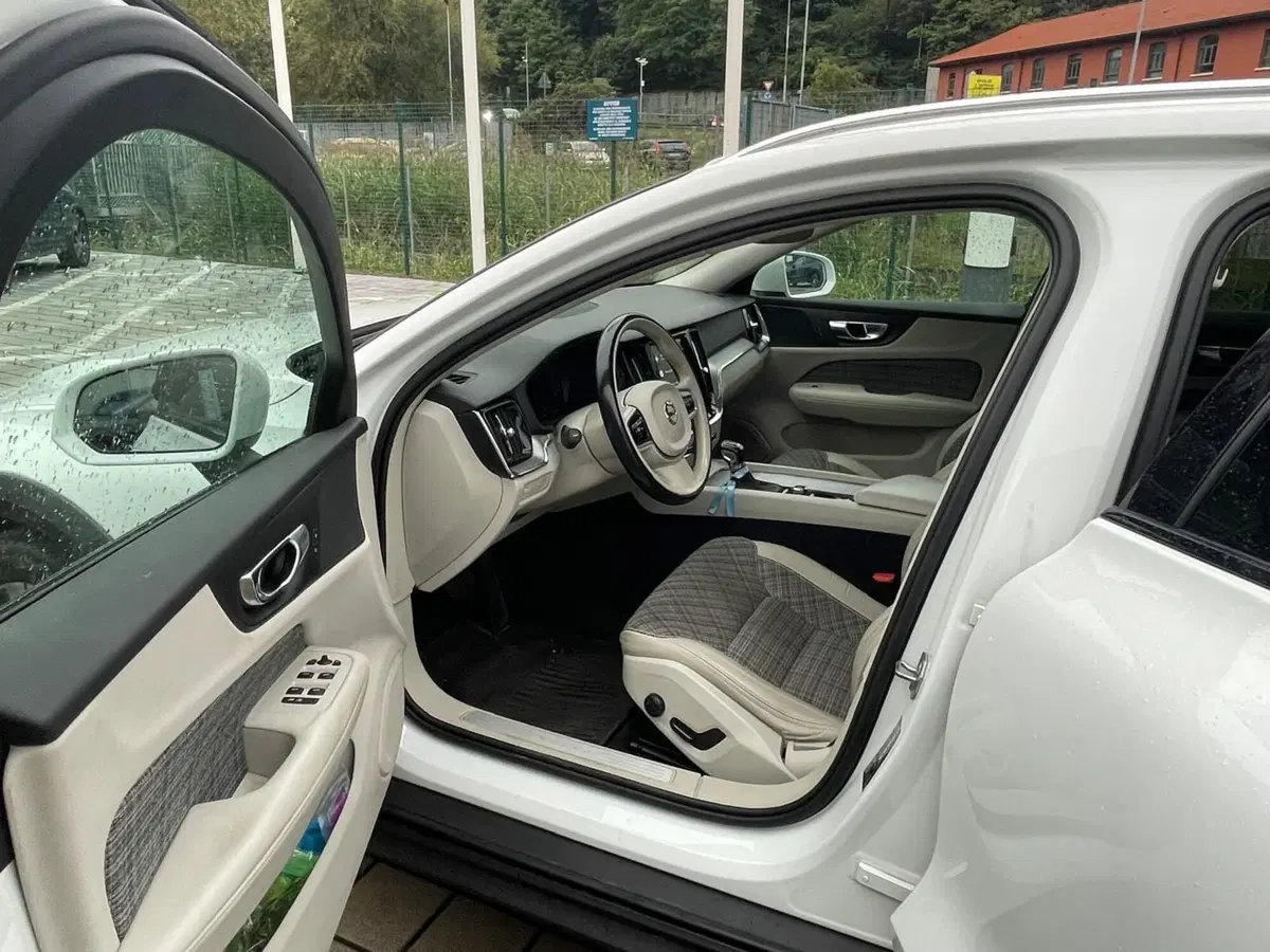 Volvo V60 Cross Country usata a Como (8)
