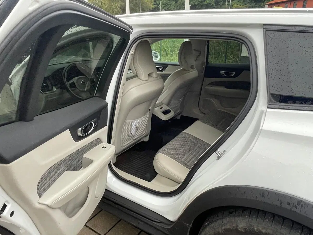 Volvo V60 Cross Country usata a Como (9)