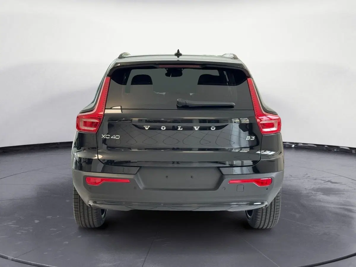 Volvo XC40 nuova a Como (5)