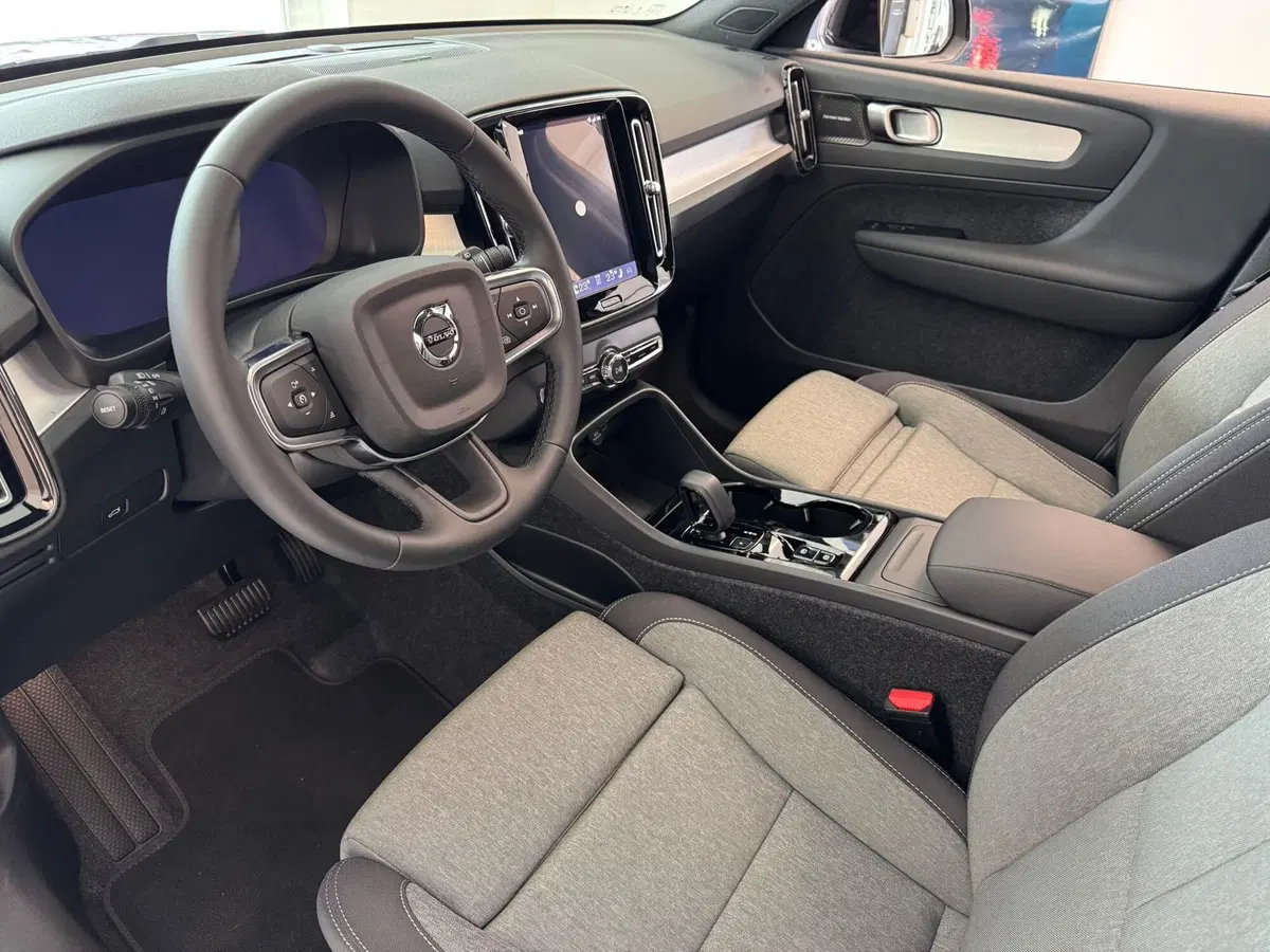 Volvo XC40 nuova a Como (7)