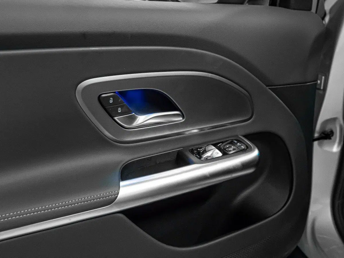 Mercedes-Benz GLB nuova a Ancona (11)