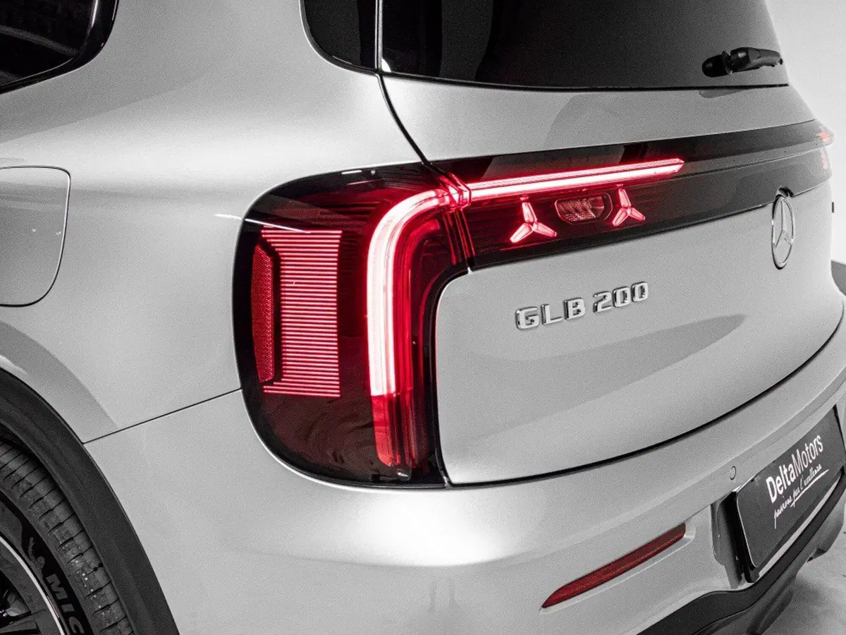 Mercedes-Benz GLB nuova a Ancona (8)