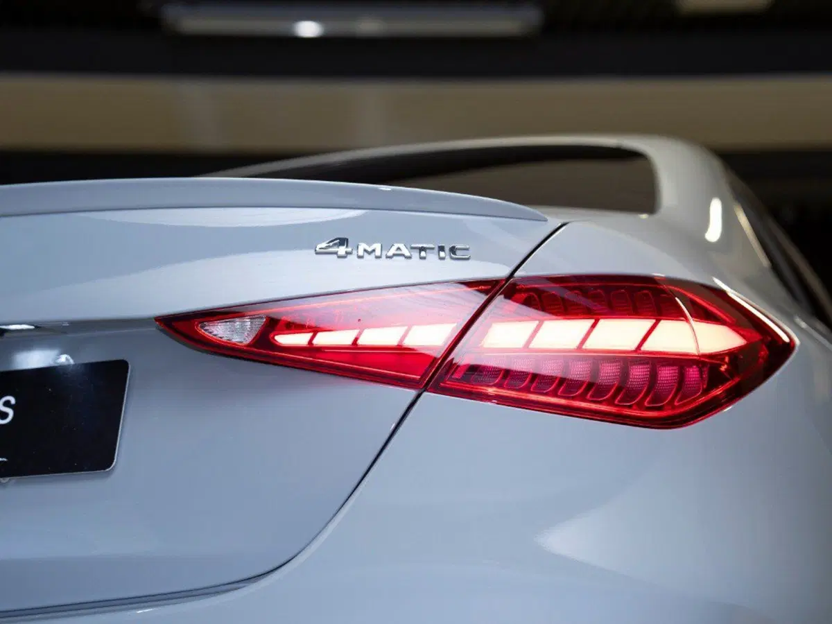 Mercedes-Benz Classe C nuova a Ancona (6)