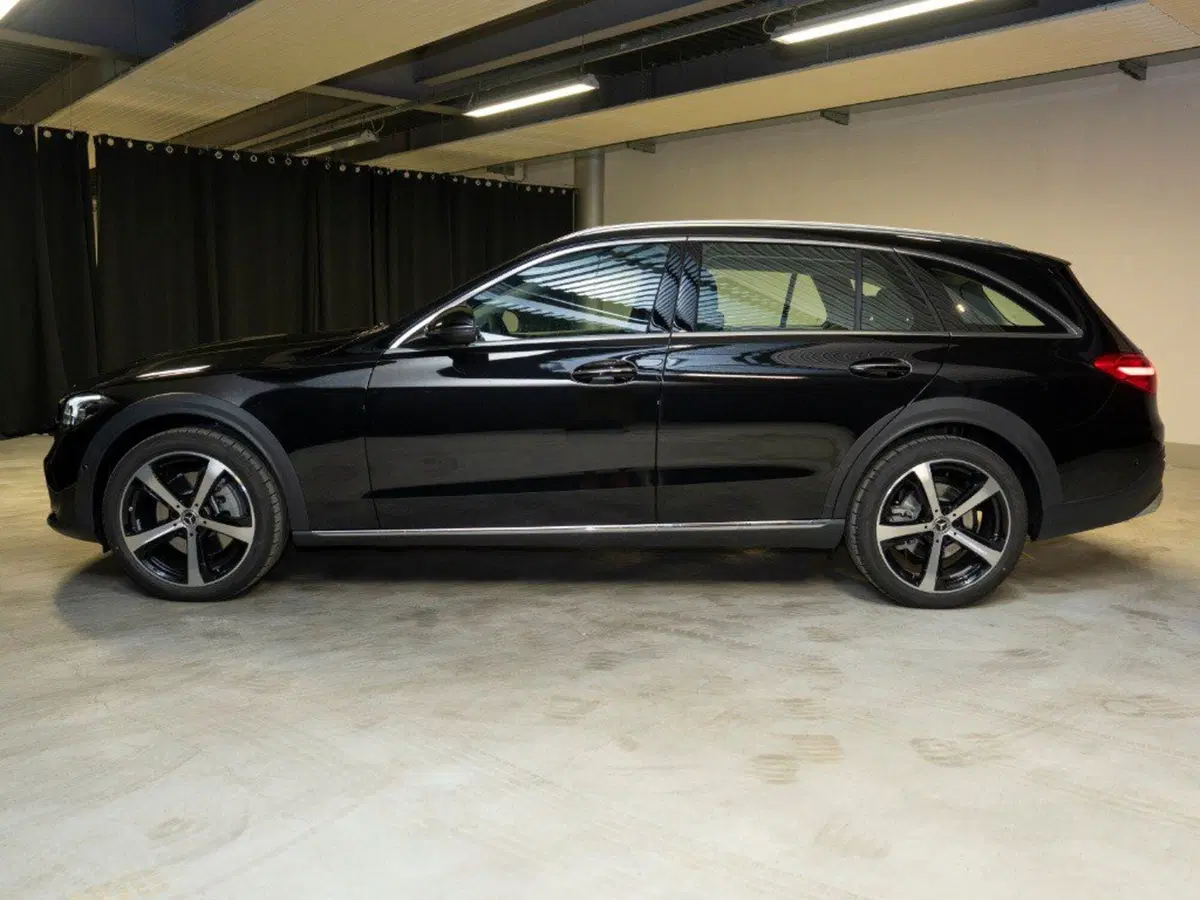 Mercedes-Benz Classe C Station Wagon nuova a Ancona (2)