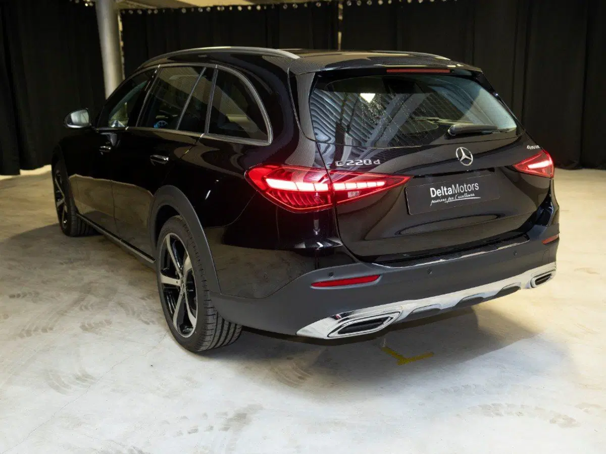 Mercedes-Benz Classe C Station Wagon nuova a Ancona (3)