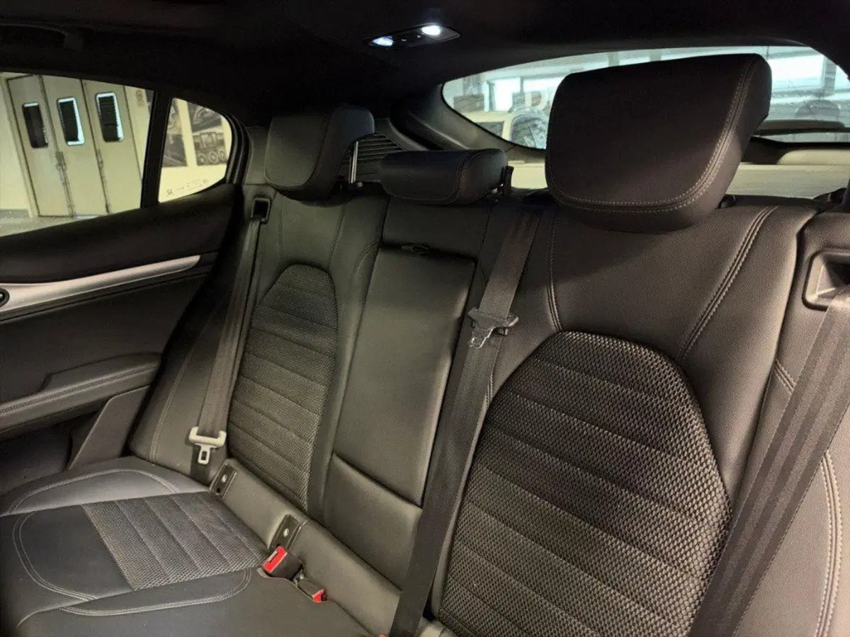 Alfa Romeo Stelvio usata a Ancona (11)
