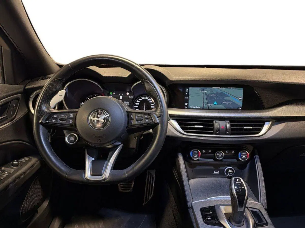 Alfa Romeo Stelvio usata a Ancona (14)