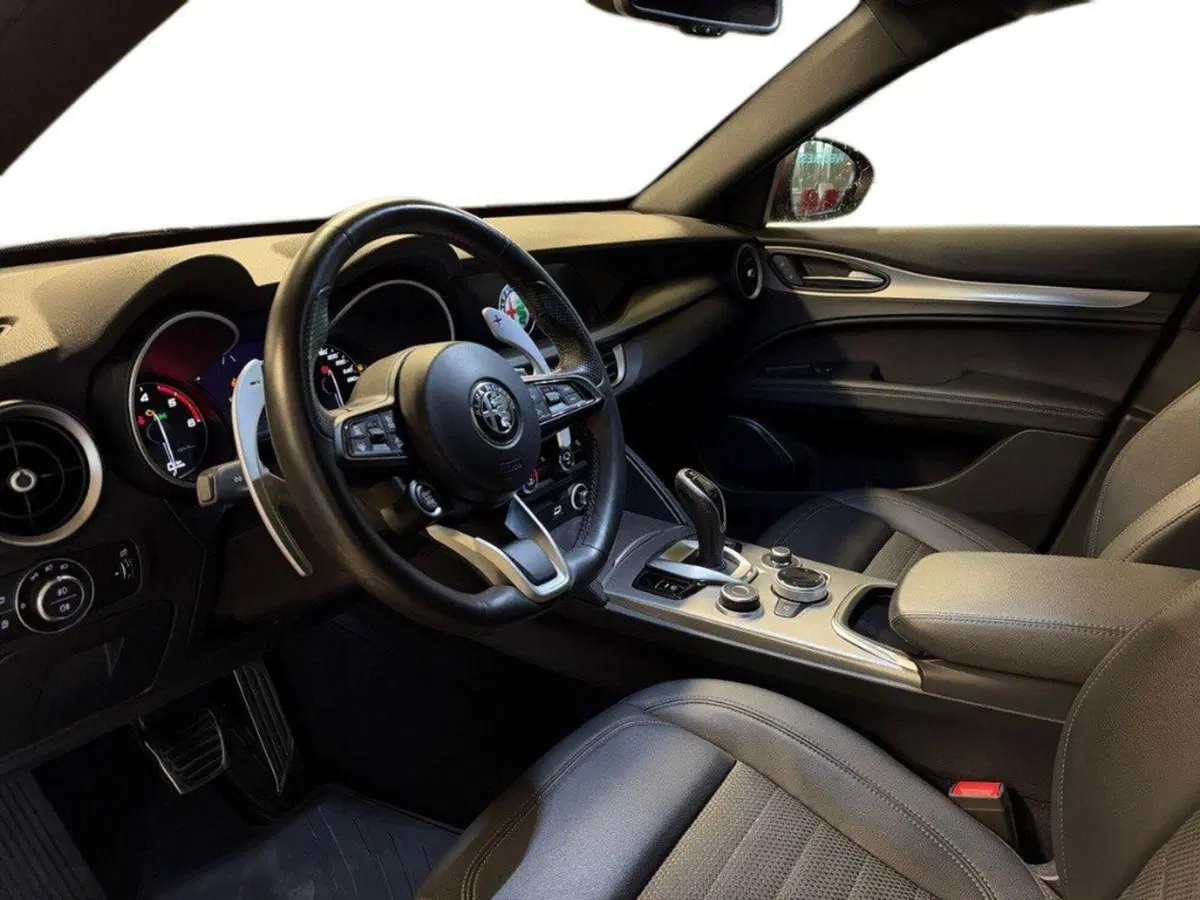 Alfa Romeo Stelvio usata a Ancona (16)