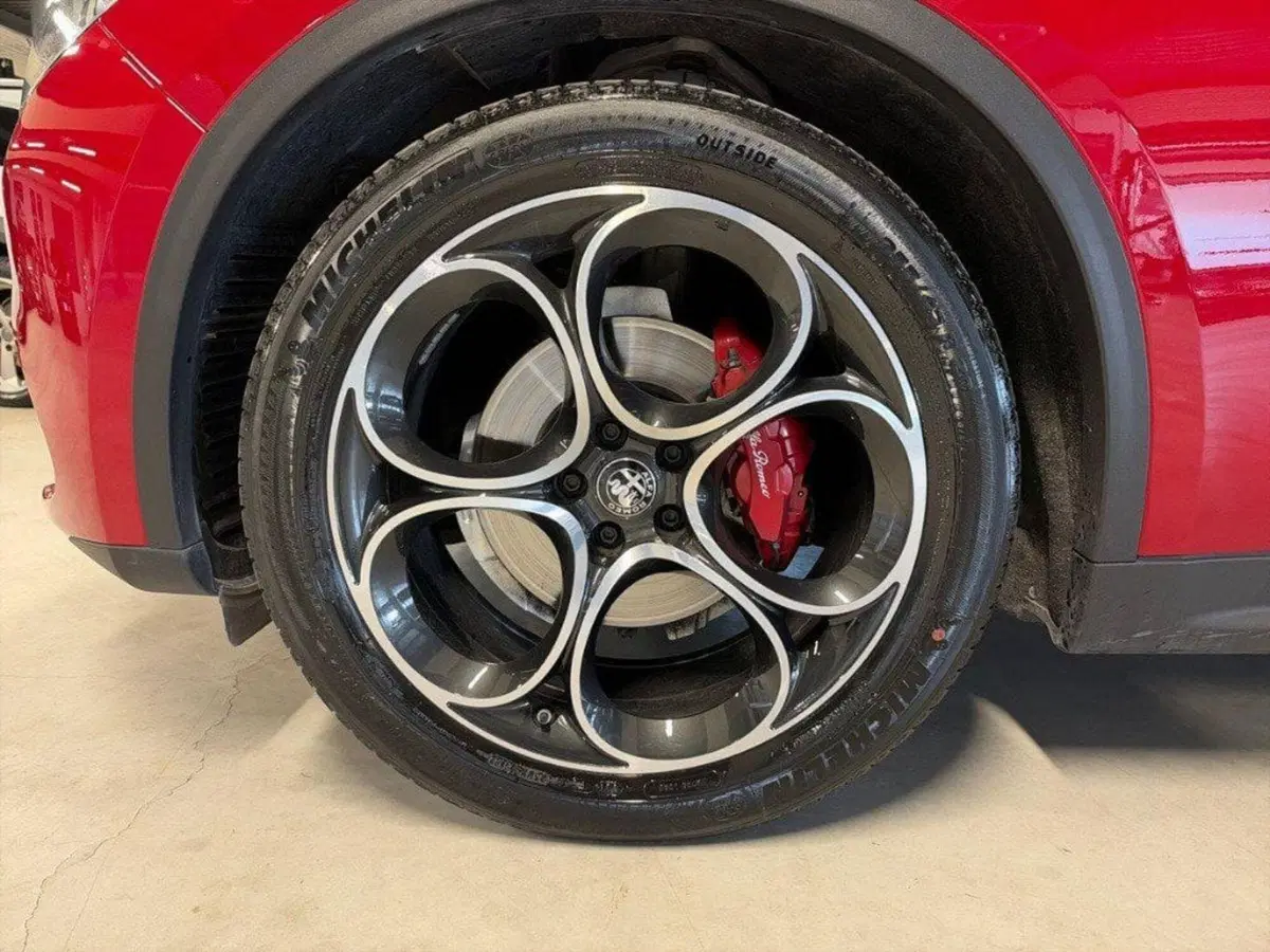 Alfa Romeo Stelvio usata a Ancona (7)