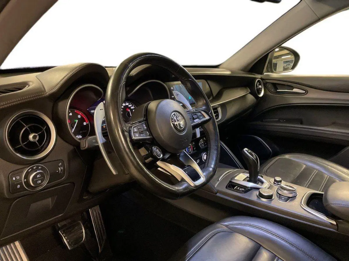 Alfa Romeo Stelvio usata a Ancona (13)