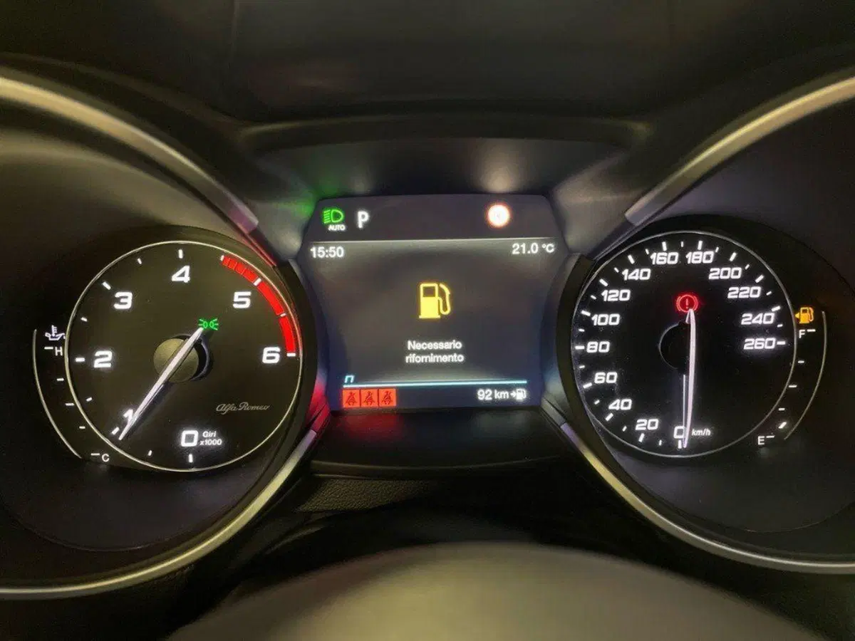 Alfa Romeo Stelvio usata a Ancona (14)