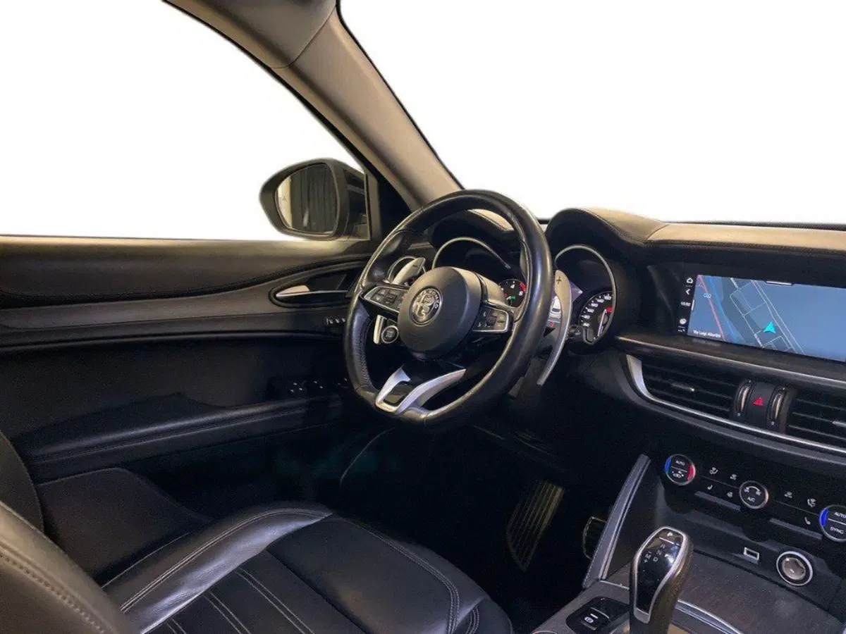 Alfa Romeo Stelvio usata a Ancona (15)