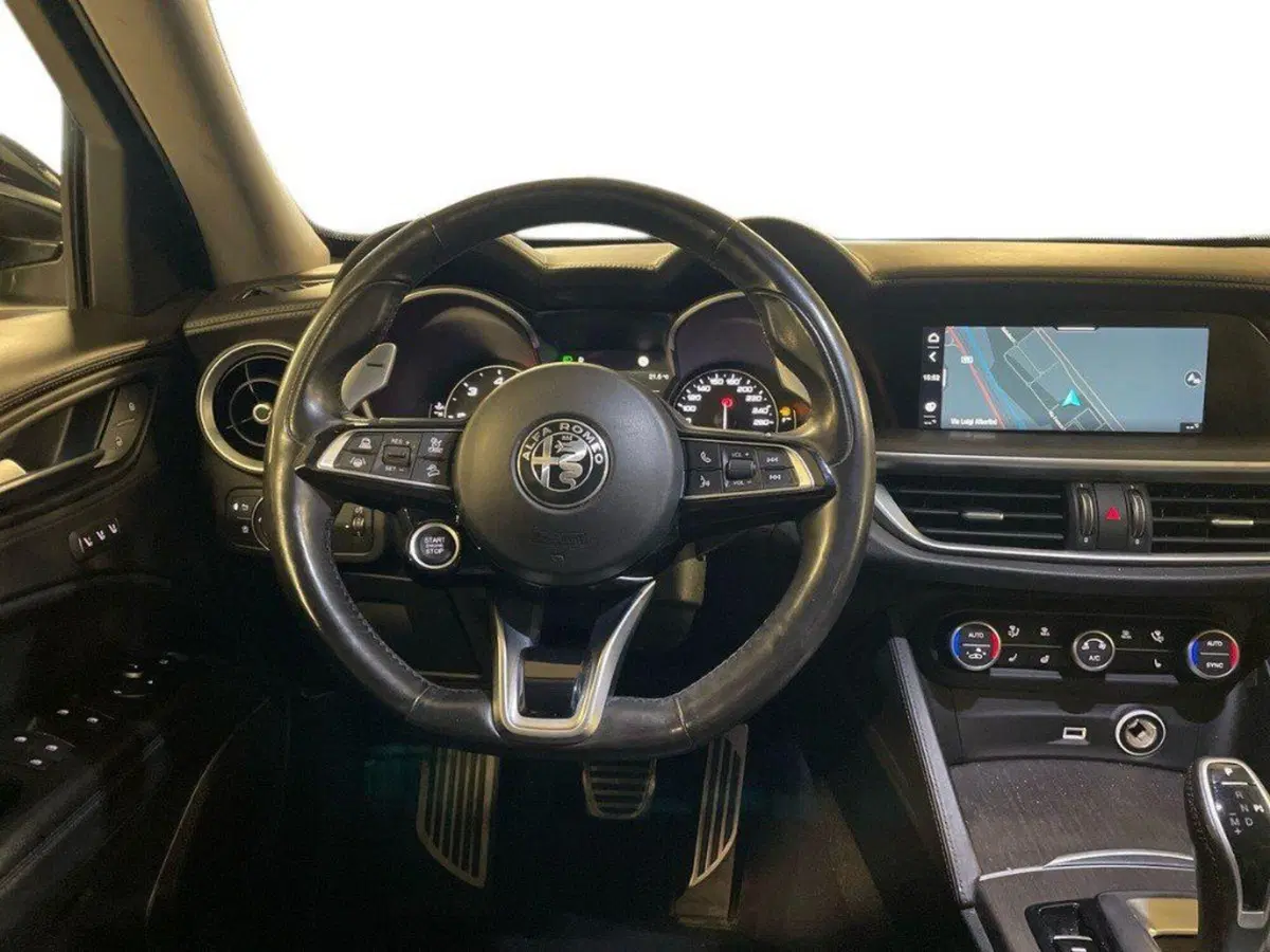 Alfa Romeo Stelvio usata a Ancona (16)