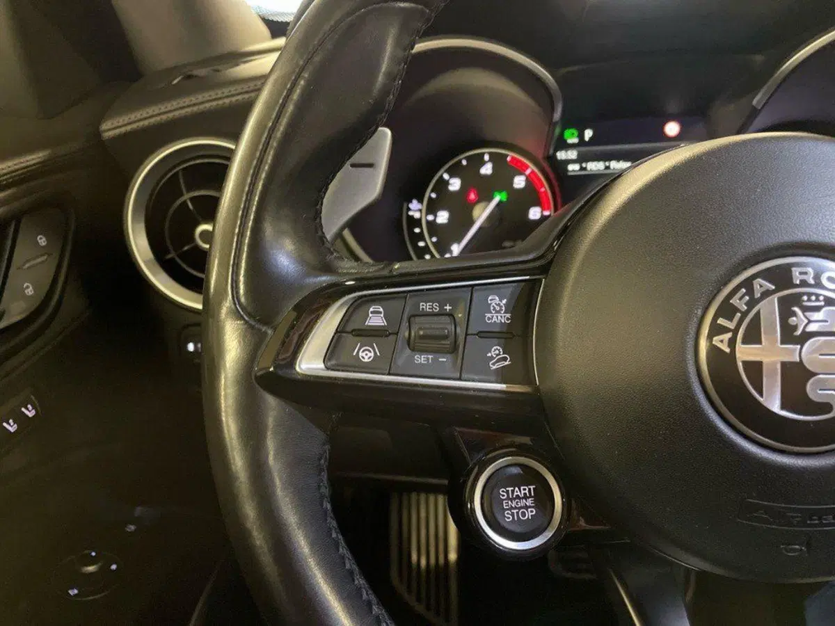 Alfa Romeo Stelvio usata a Ancona (17)